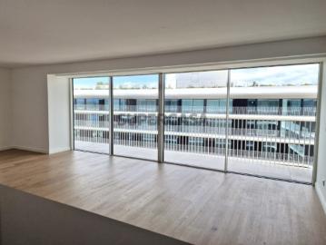Excelente T2 com excelente vista e 2 lugares de garagem