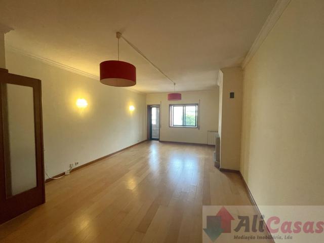 Excelente T2 C/suite, varandas e cozinha equipada J/Continente