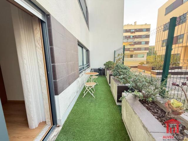 Excelente T2 Mobilado com Terraço e Garagem