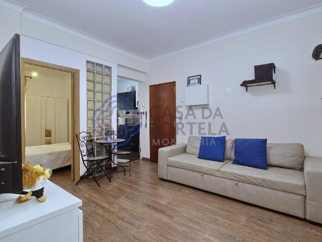Excelente T2 Mobilado para Arrendamento em Almada