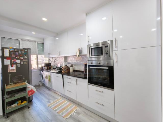 Excelente T3 com 2 casas de banho na Damaia