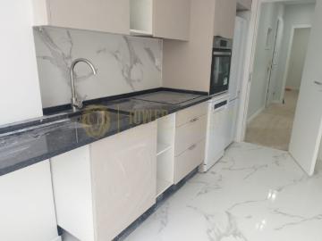 Excelente T3 com 2 WC, cozinha equipada, remodelado