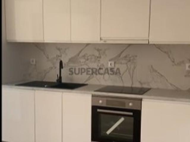 Excelente T3 Remodelado com Garagem, Arrecadação e Rendimento Garantido em Campo de Ourique