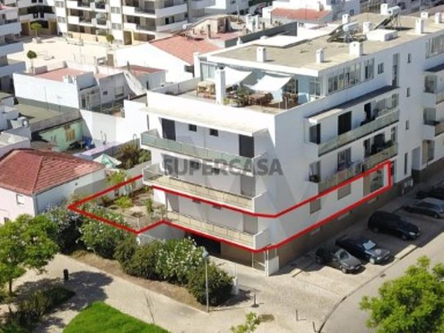 Fabuloso T4 com garagem e jardim privado em Portimão