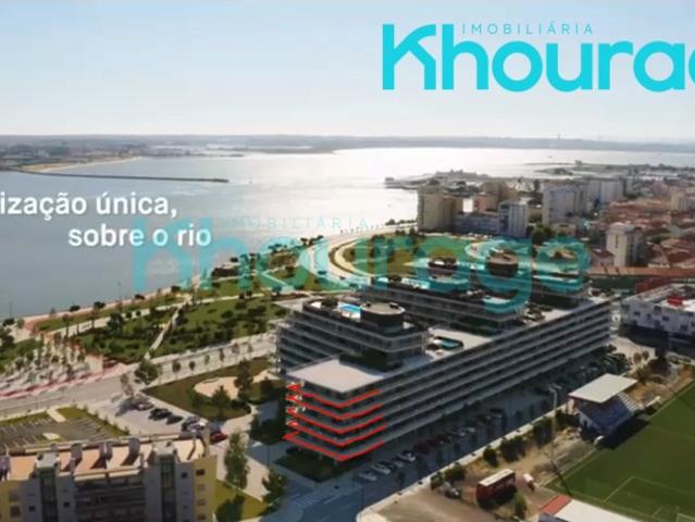 EXCELENTE T4 COM 75,45 M2 DE VARANDAS E 3 LUGARES DE ESTACIONAMENTO