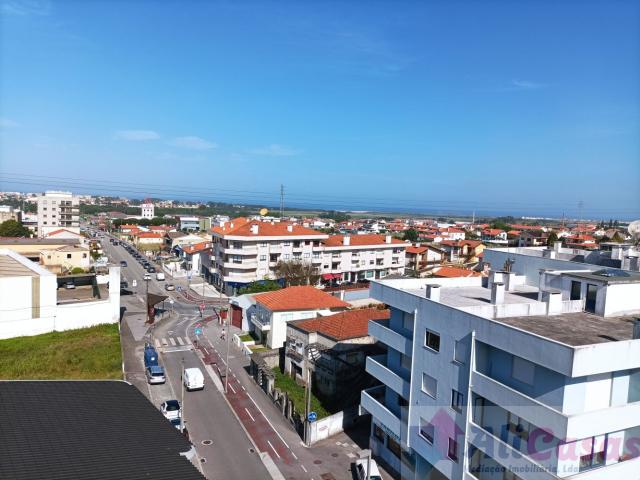Excelente T4 C/Terraço e garagem p/2 carros