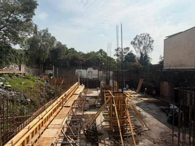 EXCELENTE TERRENO CON LICENCIA DE CONSTRUCCIÓN EN LLUVIA, JARDINES DEL PEDREGAL