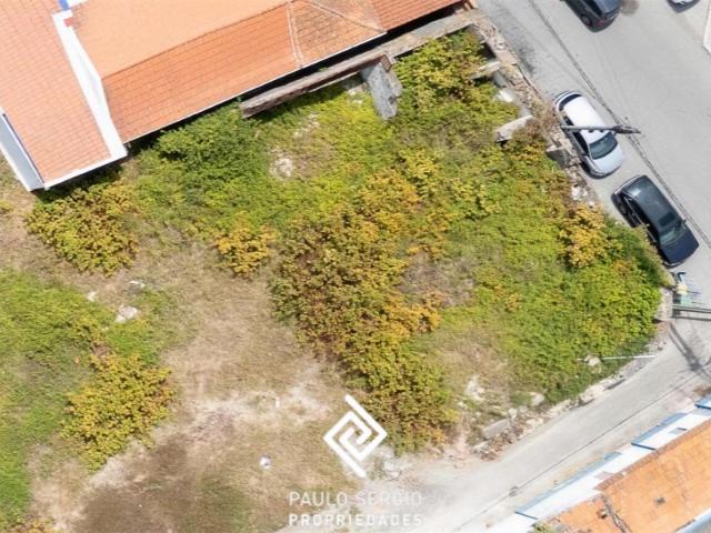 Excelente terreno de 220m2 de gaveto para construção, em Vilar do Paraíso, próximo ao Porto