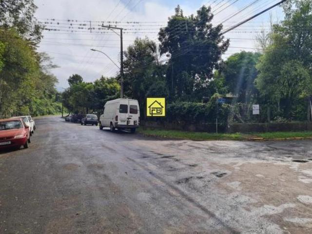 Excelente terreno de esquina muito bem localizado no centro