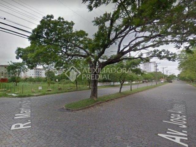 Excelente terreno de esquina no bairro Humaitá. 25 metros de frente por 82 metros de frente a fundos