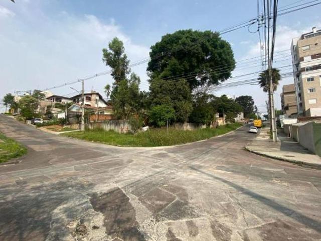 Excelente terreno de esquina no bairro Santa Quitéria