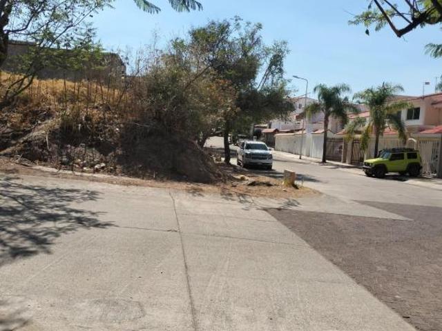 EXCELENTE TERRENO EN VENTA EN ESQUINA EN LA SEGUNDA SECCIÓN DE BUGAMBILIAS