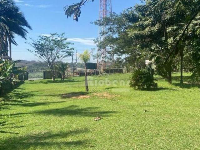 Excelente Terreno para ind, comer negócios  agregado a uma Linda Chácara pode ser vendido com a mai