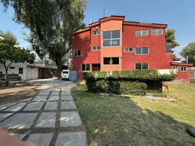 Excelente Terreno plano de 2,600m2 con casa de 450m2