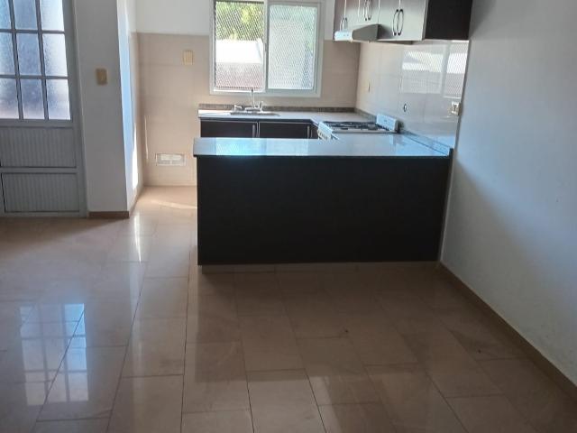 Excelente un dormitorio 2do. piso de escalera
