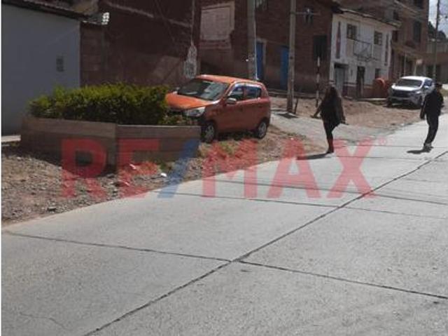 Excelente Ubicación, Muy Cerca De La Pista Principal Y A Solo 1 Cuadra De Los Buses, Con Fácil Acceso Vehicular Y Transporte Público