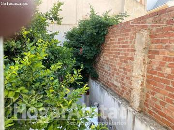 ¡EXCELENTE UBICACIÓN! CASA PARA REFORMAR CON TERRAZA Y BARBACOA