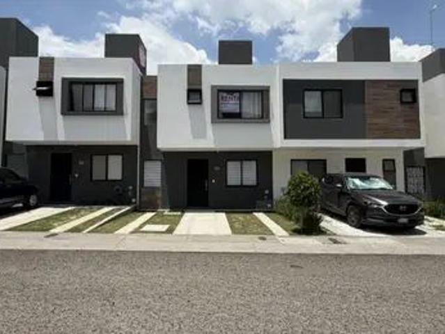 Excelente Ubicación En Zakia Casa 3 Recámaras 2 Baños Completos, Sala, Comedor, Cocina, Patio, 2 Estacionamientos, Alberca Ocupacional Inmediata. Se Requiere El Pago De Póliza, Ava