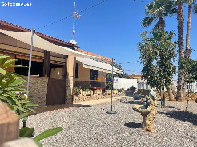 EXCELENTE VIVIENDA CON PARCELA Y PISCINA CON ZONAS AMPLIAS PARA VIVIR EN TRANQUILIDAD