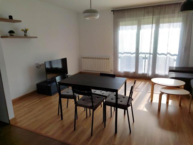 EXCELENTE VIVIENDA DE DOS DORMITORIOS CON PLAZA DE GARAJE