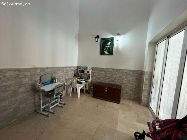 Excelente vivienda familiar con chimenea, patio y terraza en La Lantejuela