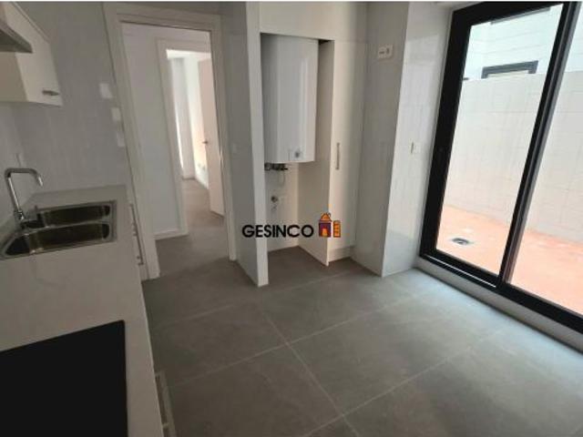 EXCELENTE VIVIENDA SIN AMUEBLAR CON TERRAZA