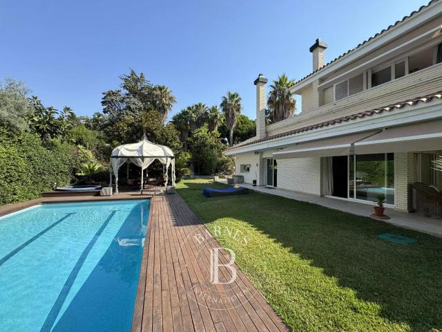 Excelente vivienda ubicada en Can Teixidó, Alella 558m² Alella