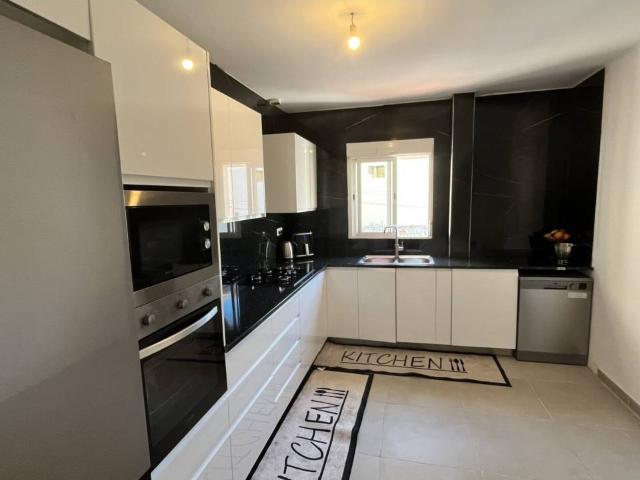 EXCELENTE Y AMPLIA CASA EN VENTA EN VILAFRANCA!