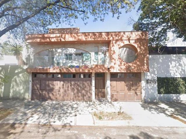 Excelente y hermosa casa en Av. Paseo del Bosque, Taxqueña, Coyoacán, CDMX
