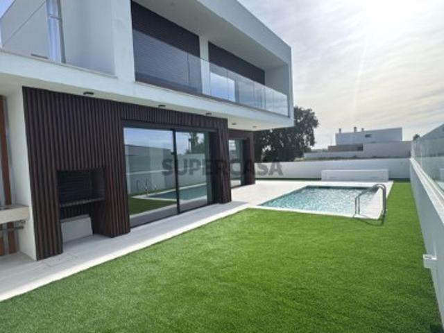 Excelentes Moradias V4 Duplex de Luxo