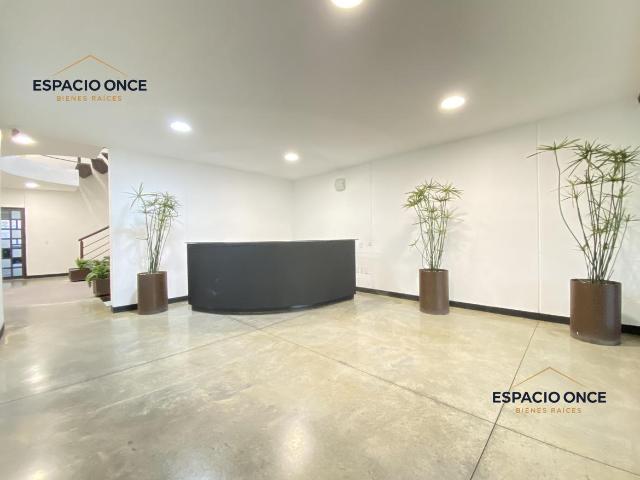 Excelentes oficinas en Av. San Diego