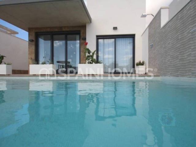 Excelentes villas con jardín privado y piscina en Orihuela