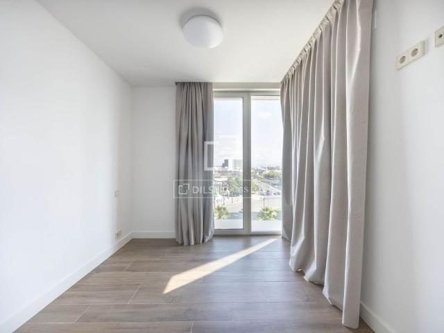 Excellent 3 Bedroom apartment with 12m² terrace for rent in Palacio de Congresos