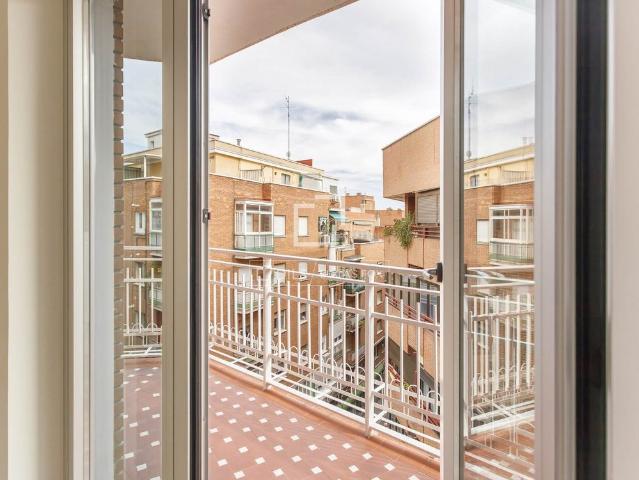 Excellent 3 Bedroom apartment with 20m² terrace for rent in Fuente del Berro, Madrid
