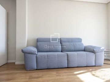 Excellent 3 Bedroom penthouse with 12m² terrace for rent in Gran Vía, Valencia