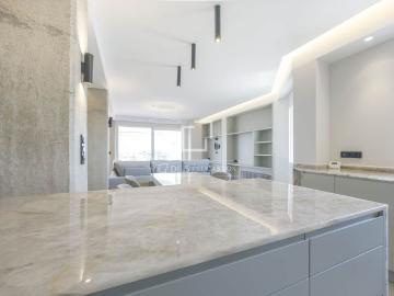 Excellent 3 Bedroom penthouse with 60m² terrace for rent in El Carmen, Valencia