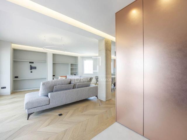 Excellent 3 Bedroom penthouse with 60m² terrace for rent in El Carmen, Valencia