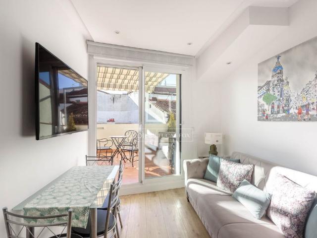 Excellent 2 Bedroom apartment for rent in Cortes / Huertas, Madrid