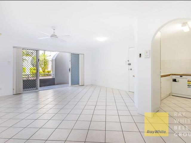 Excellent 2 Bedroom Ground Floor Apartment in Main Beach