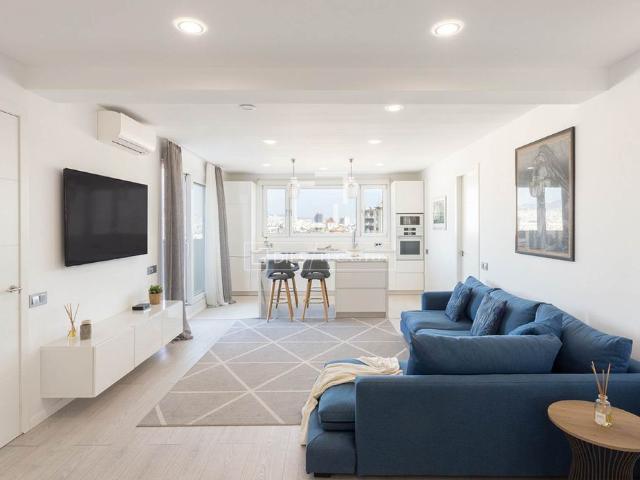 Excellent 2 Bedroom Penthouse with 1m² terrace for rent in Poble Sec, Barcelona