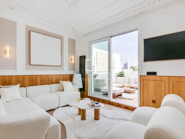 Excellent 2 Bedroom penthouse for rent in Castellana, Madrid