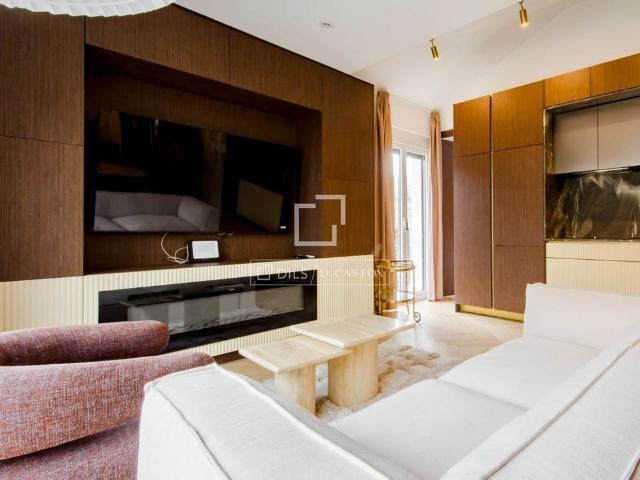 Excellent 2 Bedroom penthouse for rent in Cortes / Huertas, Madrid