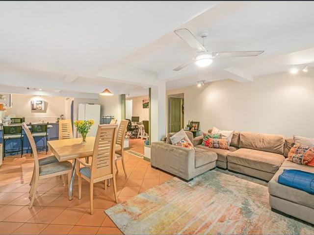 Excellent 2 Bedroomed Unit in Great Location
