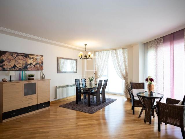 Excellent 4 Bedroom apartment for rent in Conde de Orgaz and Piovera, Madrid