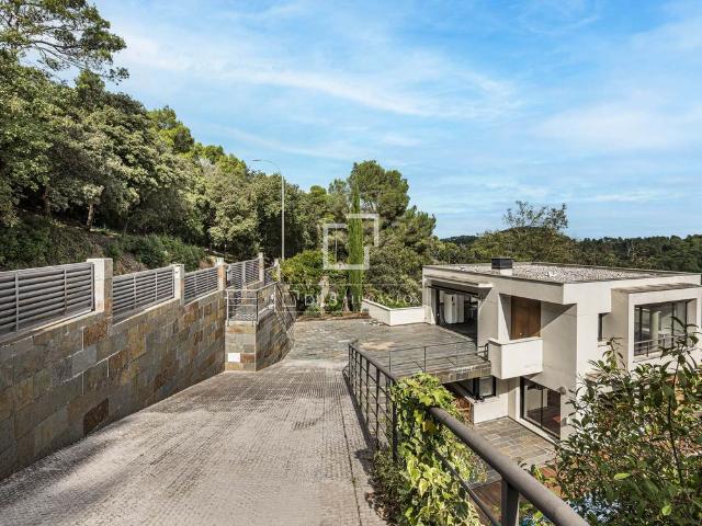 Excellent 4 Bedroom house / villa for rent in La Floresta, Barcelona