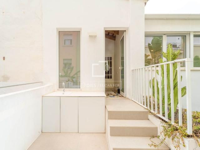 Excellent 4 Bedroom house / villa with 20m² terrace for rent in Ciudad de las Ciencias