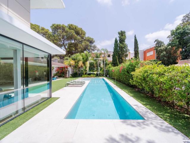 Excellent 4 Bedroom house / villa with 80m² terrace for rent in Godella / Rocafort