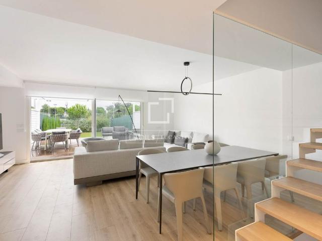 Excellent 4 bedroom house with 108 m² garden for rent in Gavà Maritimo