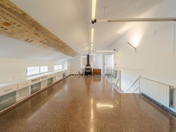 Excellent 4 Bedroom penthouse with 30m² terrace for rent in La Seu, Valencia