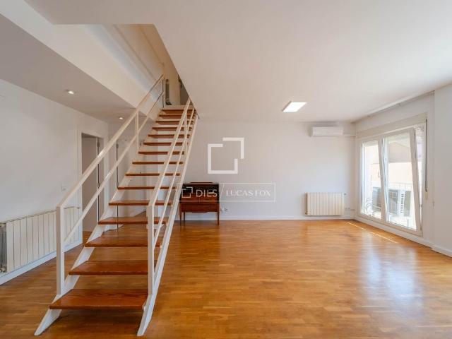 Excellent 4 Bedroom penthouse with 30m² terrace for rent in La Seu, Valencia
